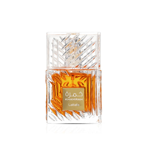 LATTAFA – KHAMRAH unisex parfumflacon op witte achtergrond met tonen van kaneel, praliné en tonkaboon – een warme, kruidige gourmand geur