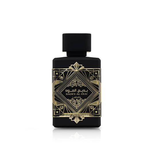 LATTAFA – OUD FOR GLORY unisex parfumflacon op witte achtergrond met oud hout, amber en patchouli – een krachtige en majestueuze geur