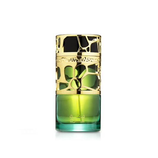 LATTAFA – QIMMAH damesparfumflacon op witte achtergrond met amandel, koffie en vanille – een sensuele en krachtige geur met warme gourmandtonen