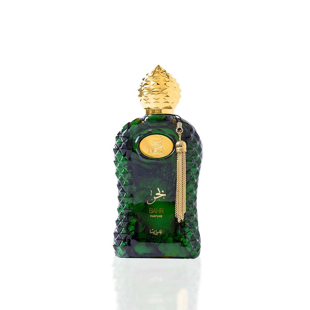AOUJ – BAHR unisex parfumflacon op witte achtergrond met oranjebloesem, Indisch Oud en vanille – een krachtige geur vol mystiek en elegantie